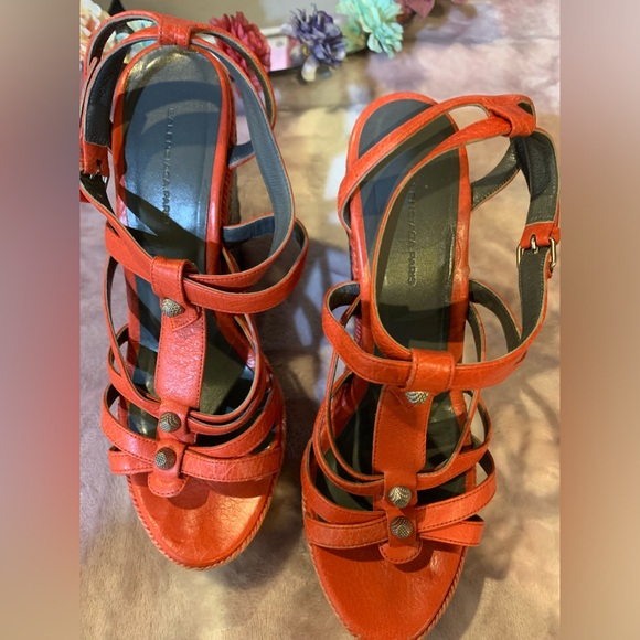 GUC!🤎BALENCIAGA color block wedges. - Picture 8 of 9